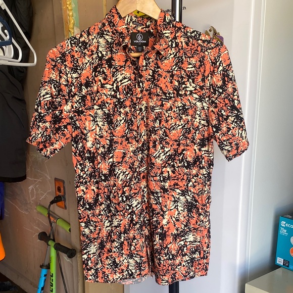 Volcom Classic Fit Button Down Shirt - Picture 1 of 5
